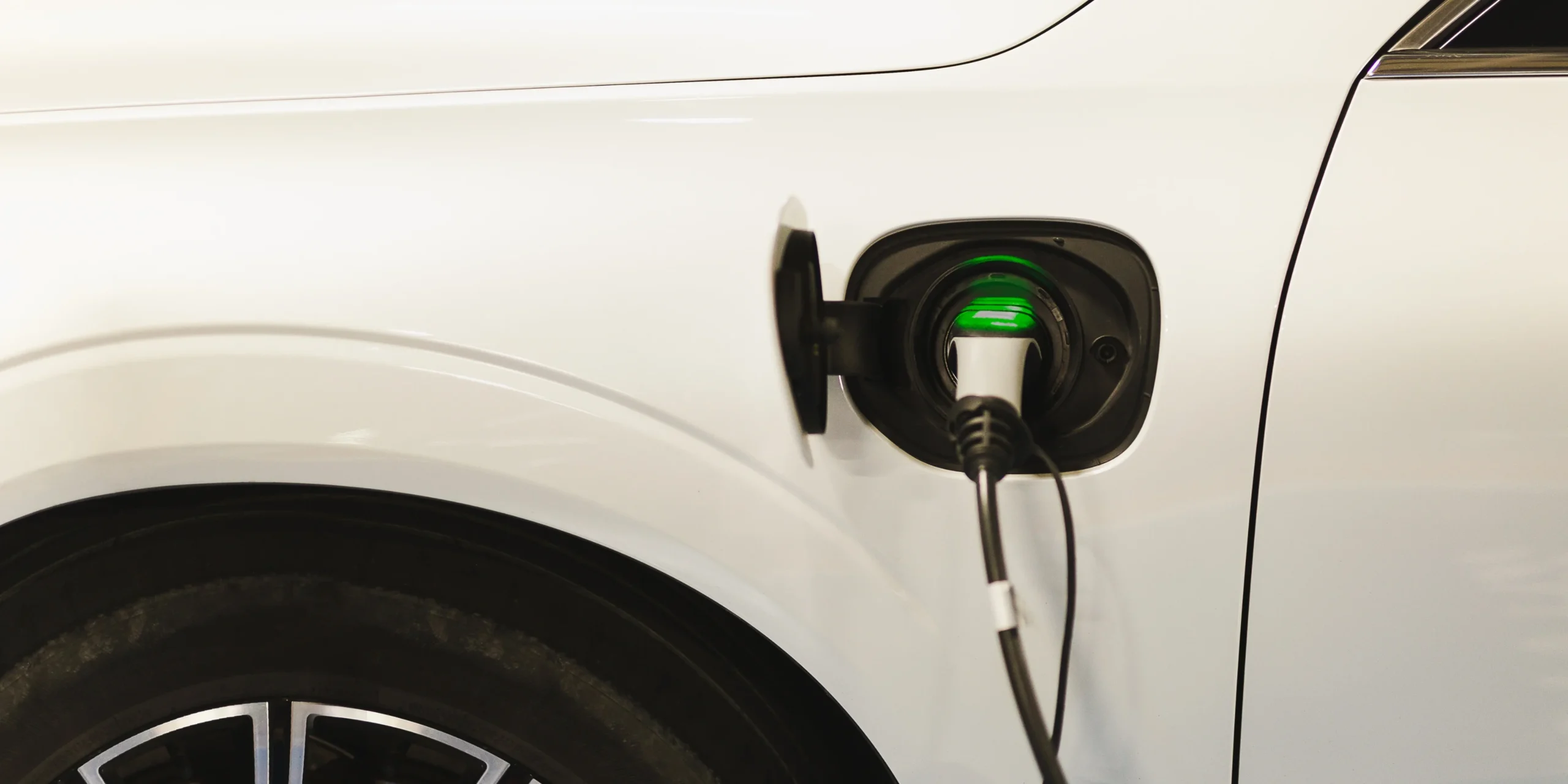 The Race to Solid-State Batteries: What It Means for EVs